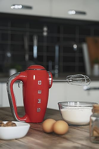 Smeg HMF01RDEU elektromos mixer, 9 sebesség, turbó, sima indítás, 4 habverő, 2 dagasztó, bevonatos, 250 W (piros)
