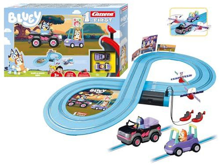 Carrera FIRST Bluey & Bingo Race autópálya szett, 2,4 m, 2 távirányítós járművel és kézi vezérlővel