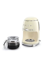 Smeg DCF02CREU filteres kávéfőző (aroma és automatikus indítás, üvegkancsó 12 csészéig, 2 intenzitási szint, melegítő funkció, 1050 W, krém)