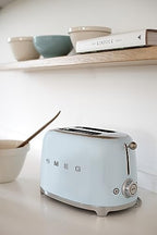 Smeg TSF01PBEU kenyérpirító (2 szeletes, 6 fokozat, melegítő, kiolvasztó, bagel funkció, morzsatálca, 950W, pasztellkék)