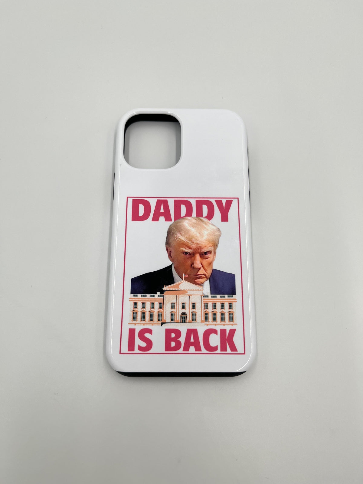 iPhone 12 / iPhone 12 Pro tok, Trump 2024 "Papà è tornato" 47. elnök mintával (rózsaszín)