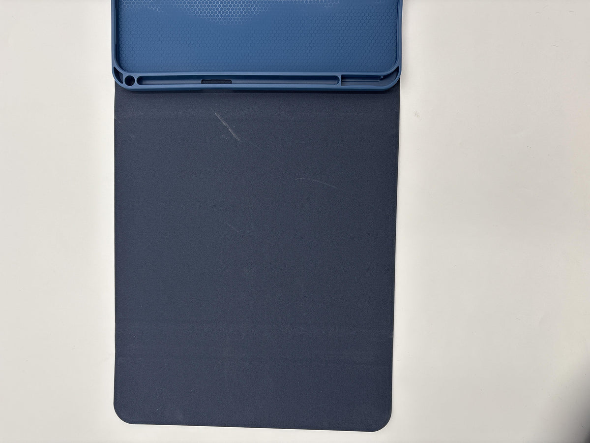 CACOE billentyűzetes tok iPad 10 (10,9", 2022) A2757/A2777, érintőpaddal, 7 színű háttérvilágítással, levehető, vezeték nélküli, spanyol kio