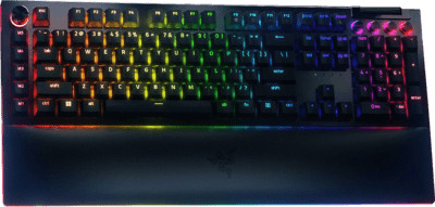 Razer BlackWidow V4 Pro billentyűzet zöld kapcsoló (fekete)